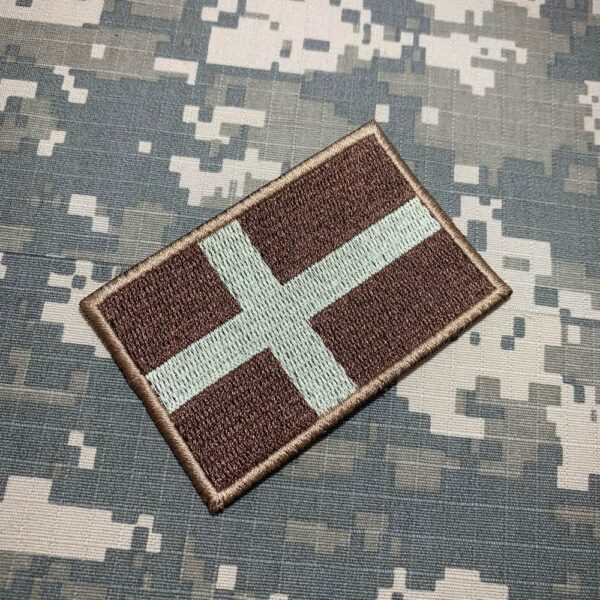BP0087T04 Bandeira Suécia Patch Bordado Termo Adesivo - Imagem 2