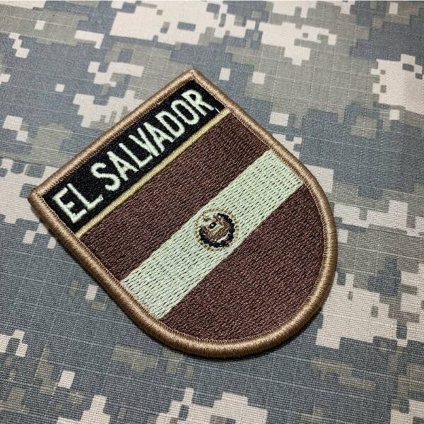 BP0203EV04 Bandeira El Salvador Patch Bordado Fecho Contato - Imagem 3