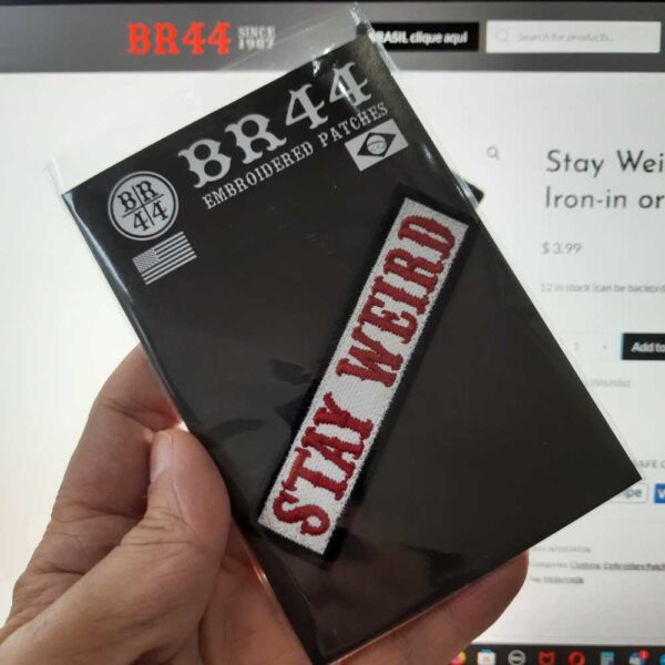 NT0534T06 Stay Weird Patch Bordado Termo Adesivo ou Costura - Imagem 3