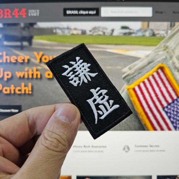 AM0037-002 Kanji Humildade Patch Bordado 3,8x7,5cm - Imagem 3