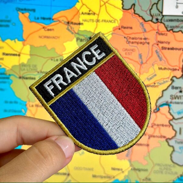 BP0031E-011 Bandeira França Patch Bordado 5,7x6,8cm - Imagem 3