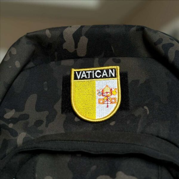 BP0060E-011 Bandeira Vaticano Patch Bordado 5,7x6,8cm - Imagem 2