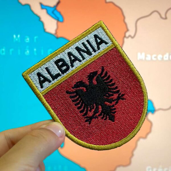 BP0221E-001 Bandeira Albania Patch Bordado 6,8x8,0cm - Imagem 2