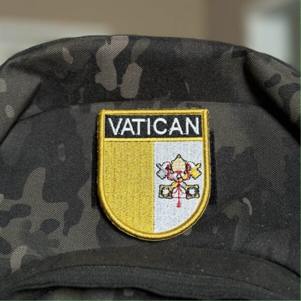 BP0060E-001 Bandeira Vaticano Patch Bordado 6,8x8,0cm - Imagem 2