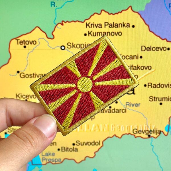 BP0417-011 Bandeira Macedônia do Norte Patch Bordado 5,7x3,8cm - Imagem 2