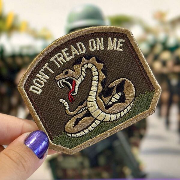 M0149-004 Don't Tread On Me Patch Bordado 7x6cm - Imagem 2