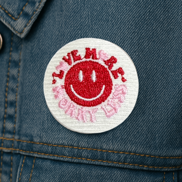V0009-002 Love More Worry Less Patch Bordado 4x4cm - Imagem 3