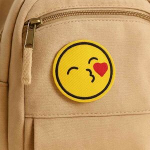 V0051-001 Carinha Beijo Kissy Face Patch Bordado 6,8x8cm
