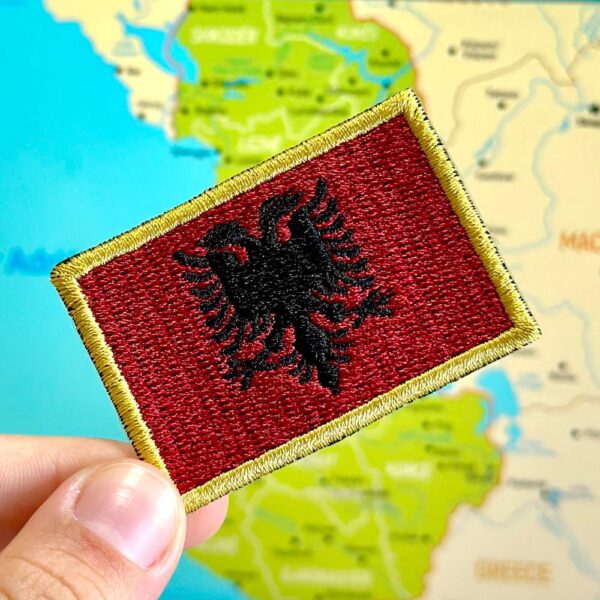 BP0221-057A Bandeira Albânia Patch Bordado 5,7x3,8cm - Imagem 3
