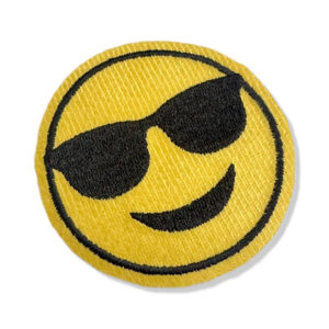 V0053-001 Carinha Com Óculos Patch Bordado 6,8×6,8cm